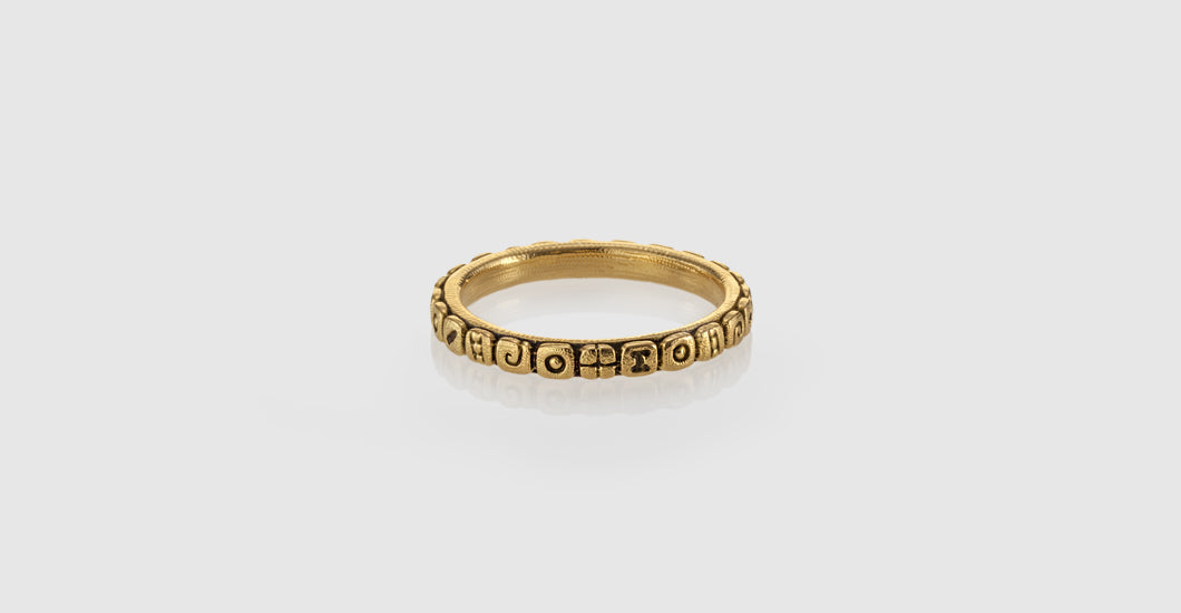 another view of the same front of the gold ring